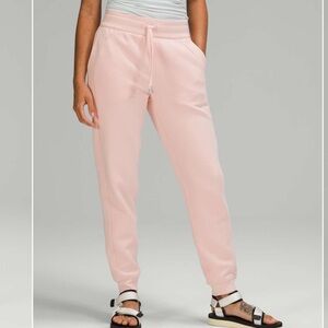 Lululemon Scuba High-Rise Jogger *Fleece 28"
Pink Mist